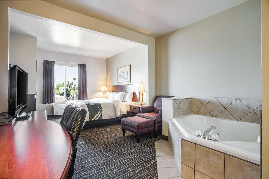 Quality Inn Parsons North Habitación foto
